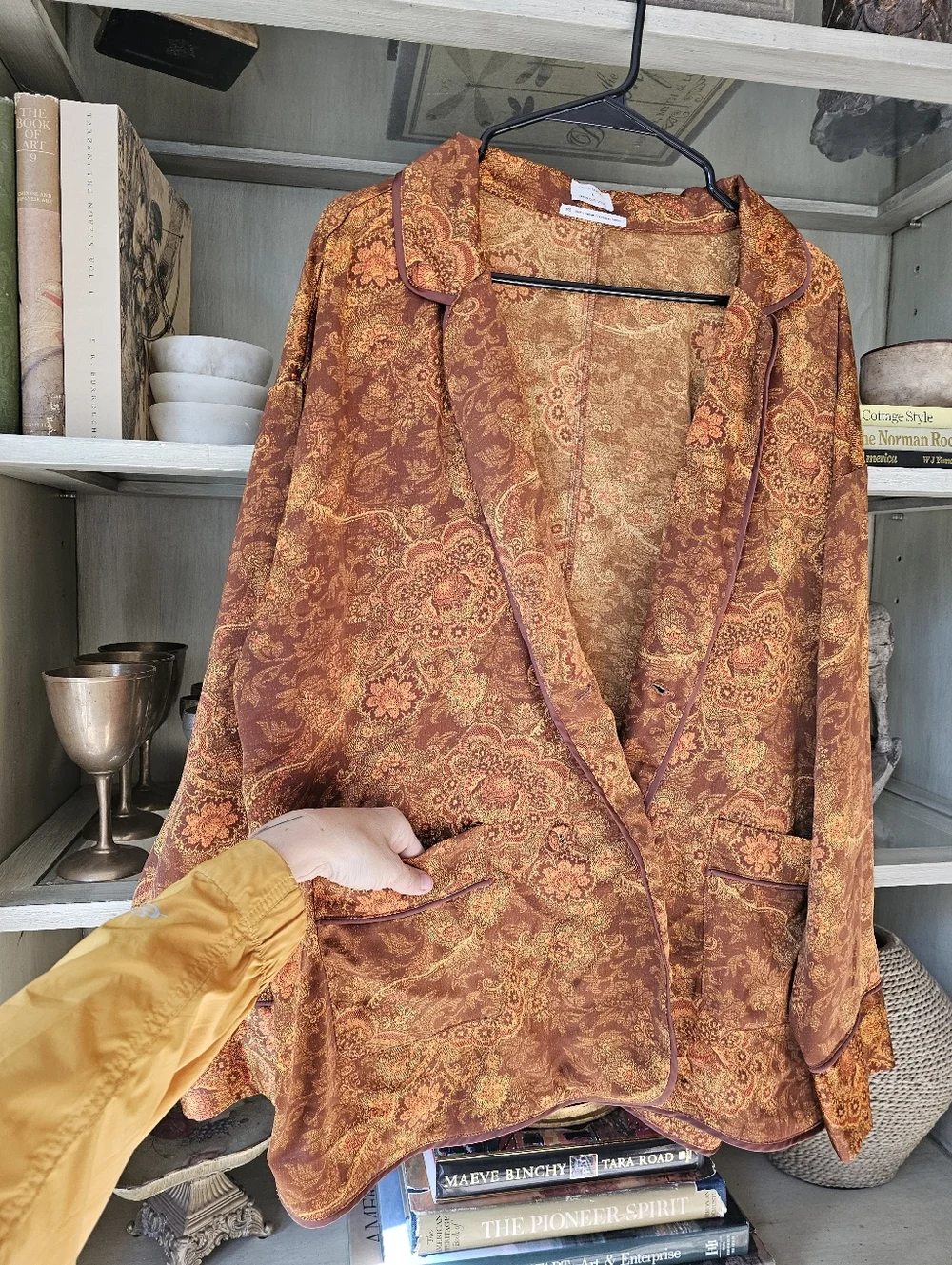 Laura Ashley UO Exclusive Reese Pyjama Top / Silken Blazer Paisley Jacquard - Picture 7 of 15